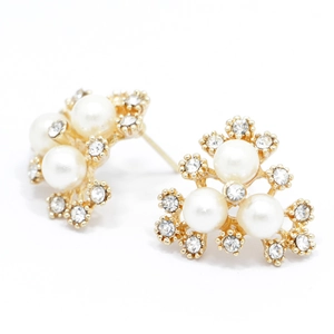 Boucles d'oreilles fleur dorées élégantes avec perles synthétiques et strass brillants