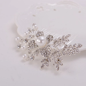 Peigne à cheveux de mariée élégant avec perles et strass au design floral argenté