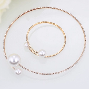 Detail of rose gold bridal jewelry set with sparkling rhinestones and white pearls