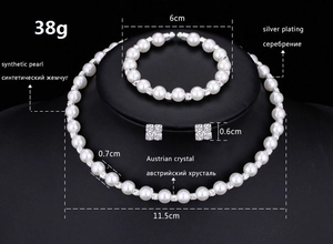 Detail of bridal jewelry set with 8mm synthetic pearls and Austrian crystals