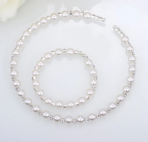 Macro detail of 8MM handmade pearl and rhinestone bridal choker necklace set