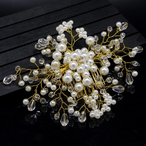 Handmade bridal hair comb with elegant pearls, crystal beads and golden wire details