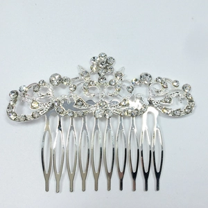 Detail of silver alloy bridal hair comb with vintage floral rhinestone patterns