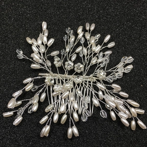 Peigne à cheveux de mariée fait main avec perles et cristaux sur fil d'argent