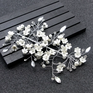 Vigne de Cheveux de Mariée Faite à la Main Fleurs Blanches Künstliche Perles Strass Serre-tête Fil d'Argent Accessoires de Cheveux Mariage