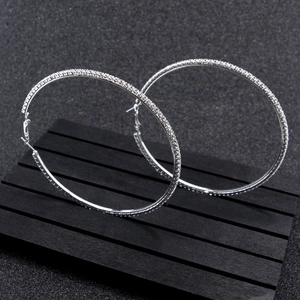 Grandes boucles d'oreilles créoles argentées serties de cristaux brillants pour style hip-hop