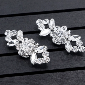 Sparkling crystal shoe clips in flower shape with elegant silver-tone rhinestone setting