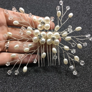 Peigne à cheveux de mariée élégant avec perles et fleurs en cristal pour le mariage