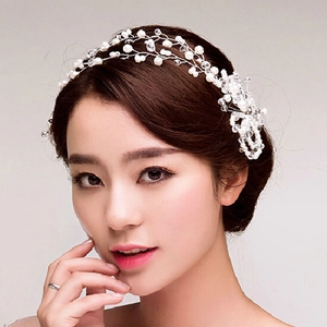 Detail of bridal hairband with handmade pearls and crystals on silver wire vines