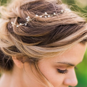 Elegant bridal handmade pearl hairband with gold wire vine design for wedding hairstyles