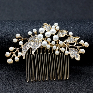 Elegante pettine per capelli da sposa dorato con perle bianche e strass brillanti in foglie
