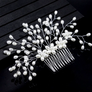 Peigne à cheveux de mariée avec perles blanches et design de branche en fil argent