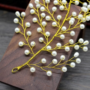 Peigne à cheveux de mariée fait main en fil doré et perles avec motif de feuilles