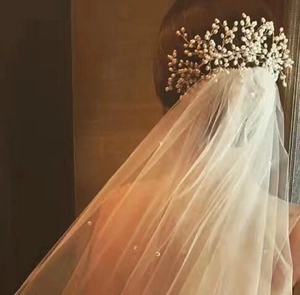 Parure de bijoux de mariage avec coiffe en perles et voile perlé assorti pour mariée
