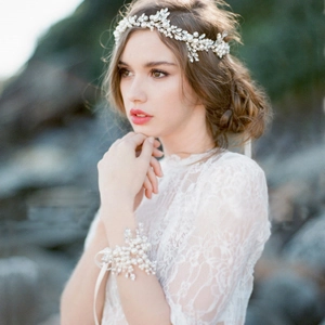 European bridal headband set with pearls and crystals for wedding hairstyles
