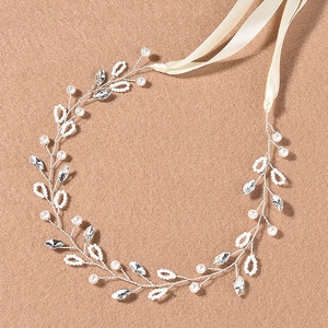 Eleganter Braut-Haarreif aus Silberdraht mit weißen Perlen und Marquise-Kristallen