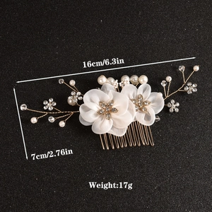 Détail du peigne mariée avec dimensions 16cm par 7cm et poids 17g informations