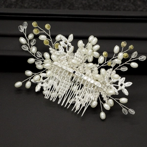 Eleganter silberner Braut-Haarkamm mit weißen Perlen und klarem Kristall für die Hochzeit
