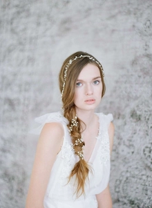 Detail of 1 meter long bridal hair vine with freshwater pearls and sparkling crystals
