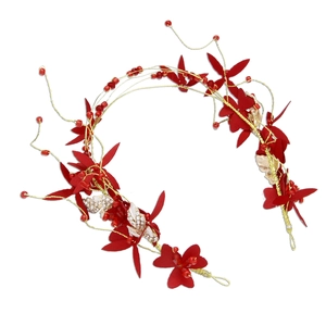 Serre-tête de mariée fait main avec fleurs rouges, perles et fil doré pour mariage