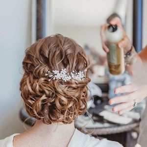 Elegante horquilla para el pelo con perlas y flores de cristal para peinados de novia