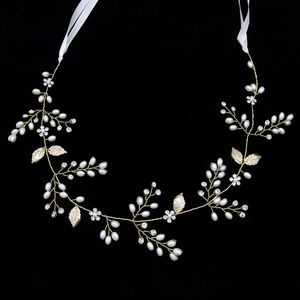 Détails de la vigne de cheveux de mariée faite main avec perles dorées et cristaux