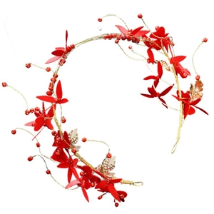 Détails du bandeau floral rouge fait main avec des feuilles dorées et des strass brillants