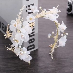 Couronne de Fleurs de Mariée Style Forêt Fait Main Serre-tête Floral en Tissu Blanc Avec Künstliche Perles Fil d'Or Accessoires Cheveux Mariage Femme