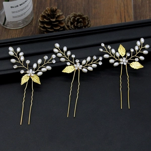 Ensemble de trois épingles à cheveux dorées avec perles et feuilles pour mariée