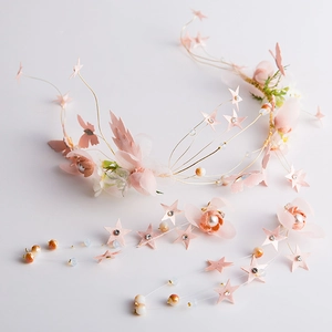 Set sposa con fascia di fiori rosa, farfalle dorate e perline delicate