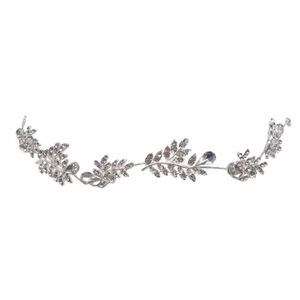 Détail d'un bijou de tête de mariée en argent avec feuilles et strass étincelants