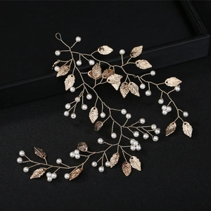 Goldener Brauthaarschmuck mit Metallblättern und Perlen für die Hochzeitfrisur