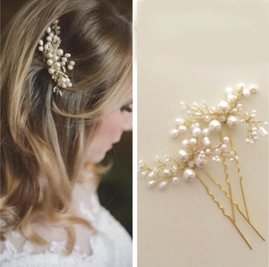 Détails d'épingles à cheveux de mariée avec perles faites main et fils dorés