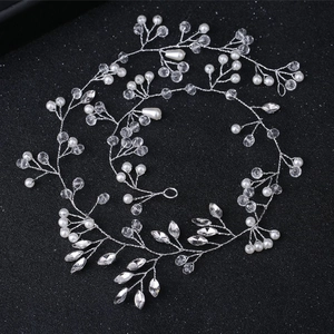 Vigne de cheveux de mariée élégante avec perles et cristaux en fil d'argent torsadé