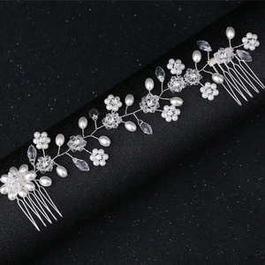 Peigne à cheveux de mariée fait main avec perles et cristaux, design bohème argenté