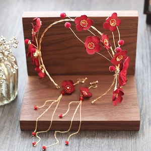 Serre-tête de mariée chinois avec fleurs rouges et boucles d'oreilles dorées à franges