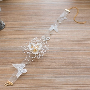 Choker de mariée élégant en dentelle blanche avec broderie papillon 3D et perles fines