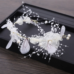 Serre-tête de mariée élégant avec fleurs en dentelle blanche et perles de mariage