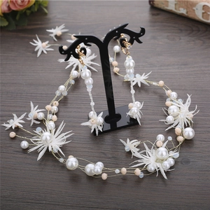 Elegant bridal hairband and long pearl earrings set with white fabric flowers