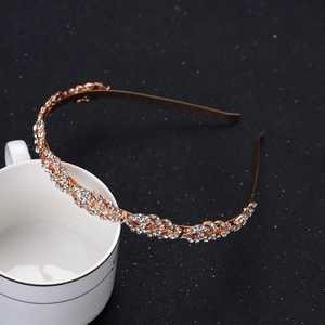 Serre-tête élégant à feuilles dorées avec strass brillants pour mariages et soirées