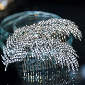 Luxury Korean Style Rhinestone Leaf Bridal Hair Comb For Women Wedding Banquet Alloy Silver Red Elegant Headpiece Jewelry