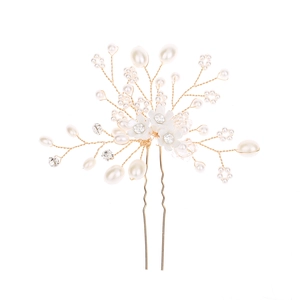 Détail de l'épingle à cheveux de mariée avec perles, cristaux et fil doré faits main