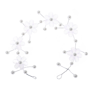 Accessoire cheveux mariée avec fleurs blanches mates et perles sur fil argenté
