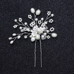 Épingle à cheveux de mariée avec perles, cristaux et fleurs blanches pour la coiffure de mariée