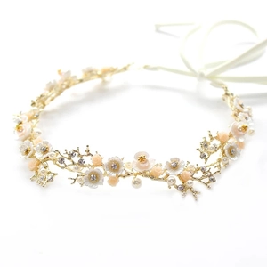 Bandeau de mariée exquis avec branches dorées, fleurs en résine, perles et strass brillants