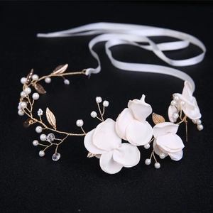 Bandeau à Fleurs de Mariée Fait Main Avec Pétales en Tissu Künstliche Perles Feuilles en Alliage Doré Et Ruban de Satin Accessoires
