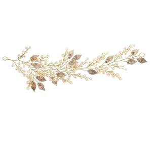 Détail d'une vigne de cheveux dorée avec perles et cristaux pour coiffures de mariée
