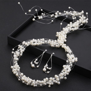 Bijoux de mariage avec vigne de perles et boucles d'oreilles pendantes assorties