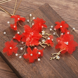 Barrettes de mariée avec fleurs en tulle rouge et perles sur base dorée