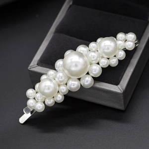 Pasador de pelo de estilo coreano con perlas blancas elegantes sobre base de metal
